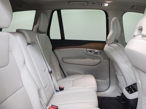 Used 2022 Volvo XC90 T5 Momentum w/ Climate Package FWD image 27