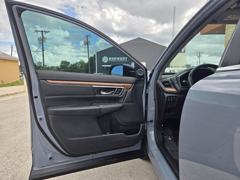 Used 2022 Honda CR-V Touring image 4