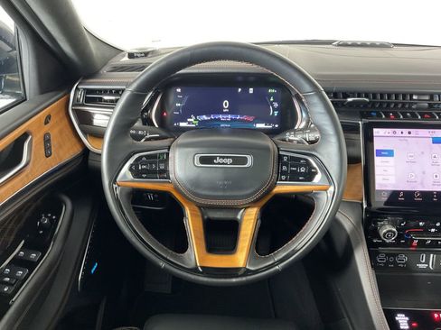 Used 2023 Jeep Grand Cherokee Summit AWD/4WD image 13