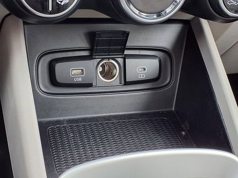 Used 2025 Hyundai Venue SEL FWD image 72