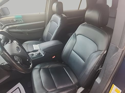 Used 2016 Ford Explorer XLT w/ Equipment Group 202A image 11