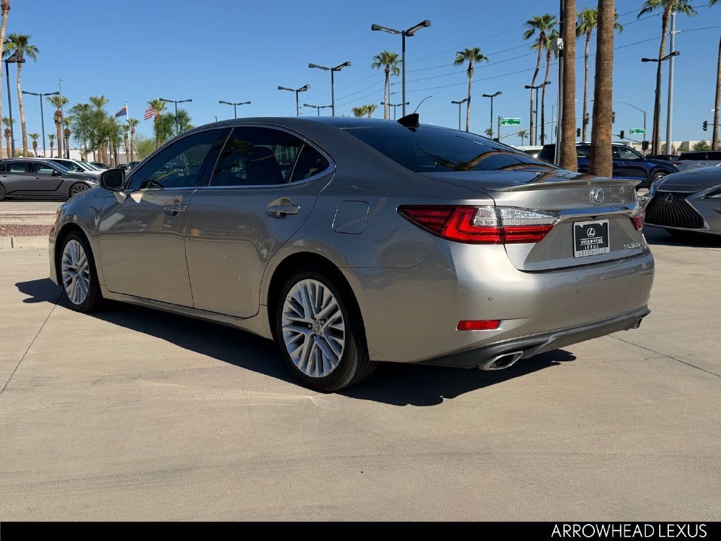 Used 2017 Lexus ES 350 w/ Ultra Luxury Package FWD image 4
