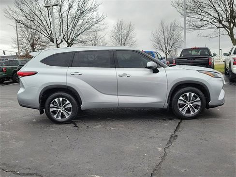 Used 2022 Toyota Highlander XLE image 8