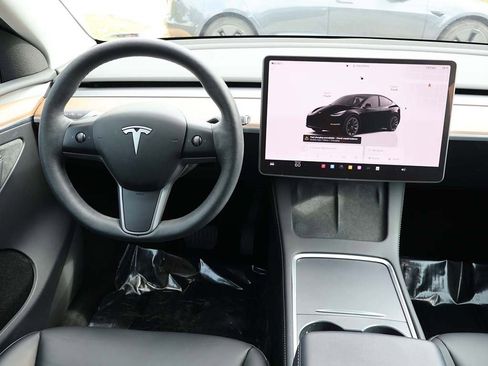 Used 2023 Tesla Model Y Long Range image 37