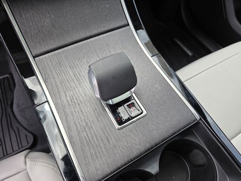 New 2026 Land Rover Range Rover Velar Dynamic SE image 17