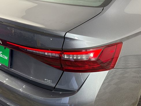 Used 2025 Volkswagen Jetta SE image 34