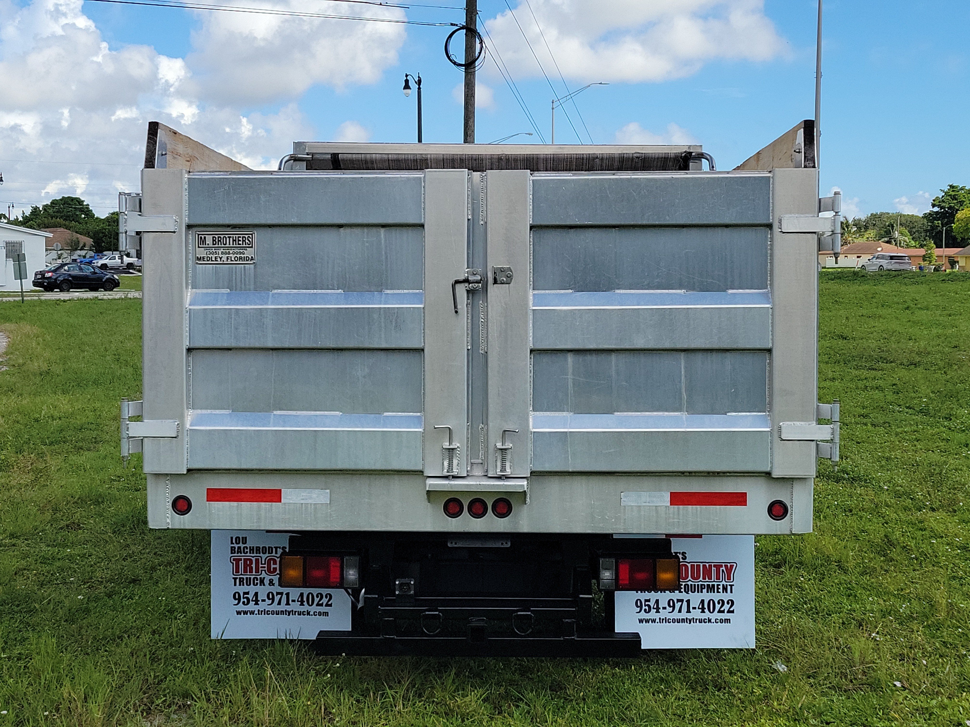 Used 2024 Isuzu NPR RWD image 4