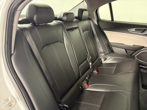 Used 2018 Alfa Romeo Giulia AWD image 31