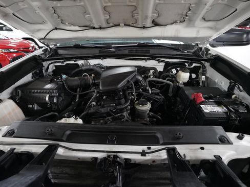 Used 2019 Toyota Tacoma SR image 3