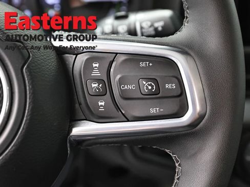 Used 2025 Jeep Wrangler Unlimited Sahara AWD/4WD image 16