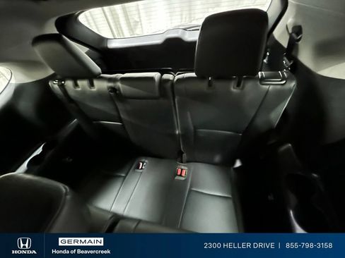 Used 2020 Toyota Highlander XLE AWD/4WD image 29