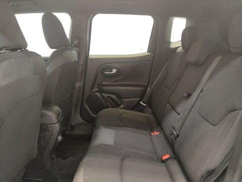 Used 2022 Jeep Renegade Altitude w/ Convenience Group image 18