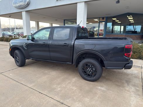 Used 2025 Ford Ranger Lariat w/ Black Appearance Package image 8