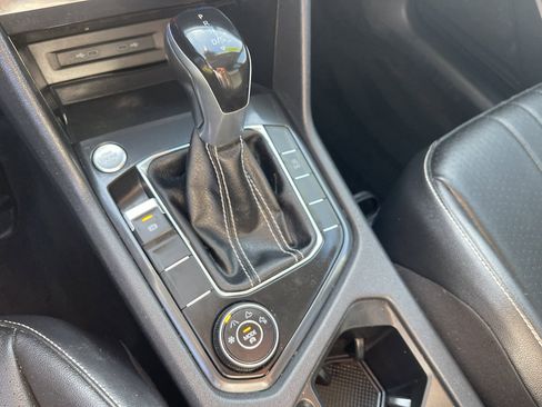 Used 2022 Volkswagen Tiguan SE image 28
