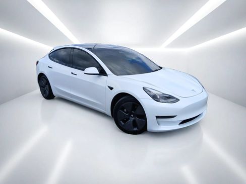 Used 2023 Tesla Model 3 Standard Range RWD image 1