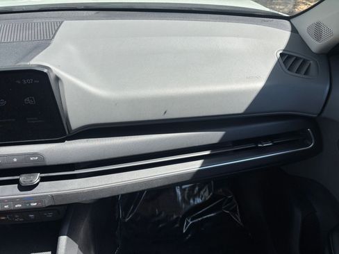 Used 2025 Kia K4 LXS FWD image 37