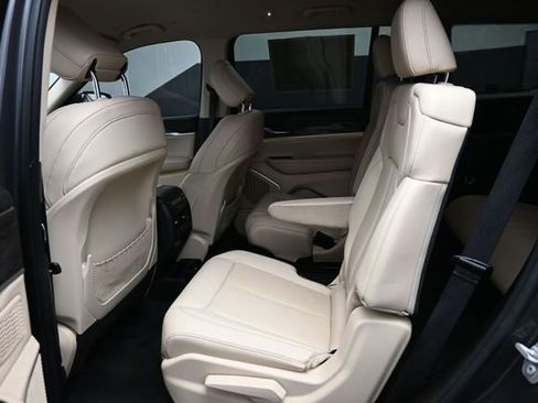 Used 2022 Jeep Grand Cherokee L Limited RWD image 13