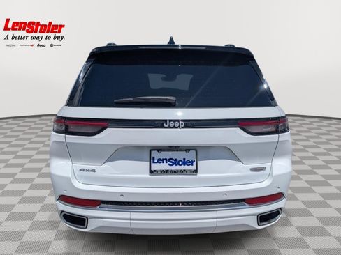 Used 2024 Jeep Grand Cherokee Summit w/ Luxury Tech Group V AWD/4WD image 4
