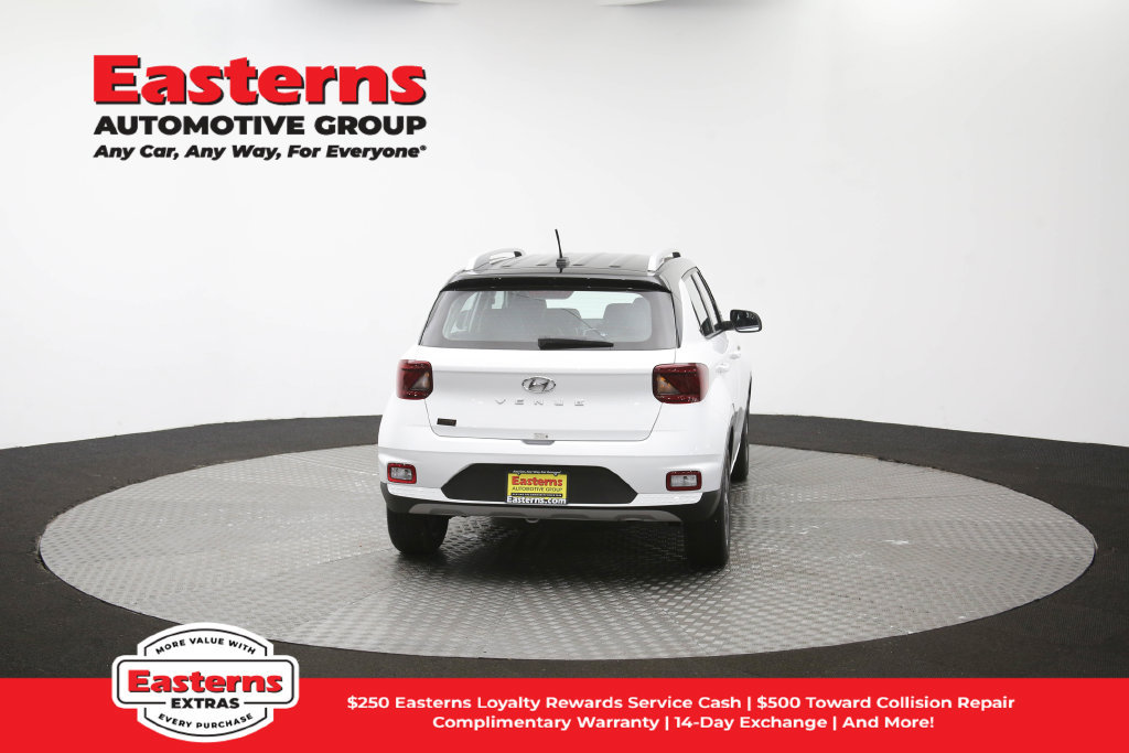 Used 2025 Hyundai Venue Limited FWD image 37