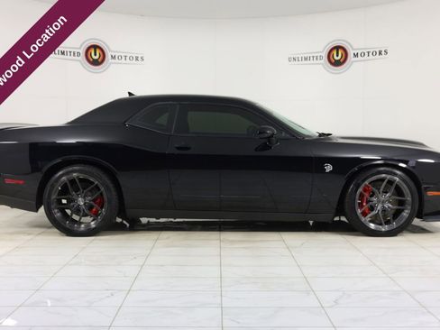 Used 2019 Dodge Challenger SRT Hellcat image 2