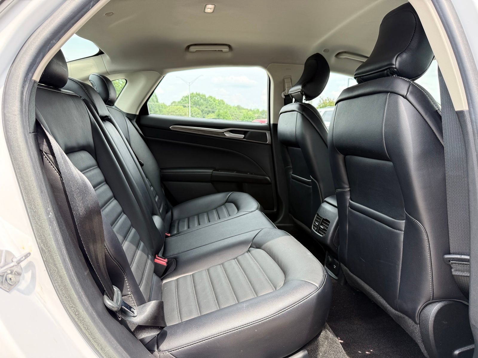 Used 2018 Ford Fusion SE w/ Equipment Group 602A FWD image 18