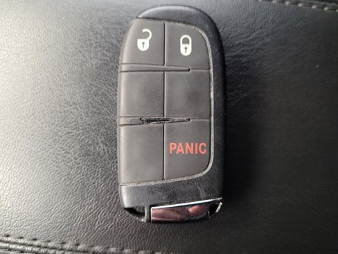 Used 2024 Jeep Compass Latitude image 32