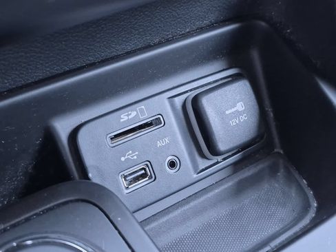 Used 2015 Jeep Cherokee Latitude w/ Cold Weather Group AWD/4WD image 30