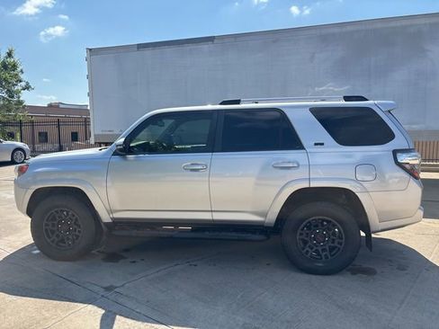 Used 2022 Toyota 4Runner SR5 Premium w/ Moonroof Package AWD/4WD image 8