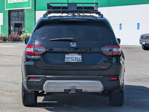 Used 2025 Honda Pilot TrailSport image 9