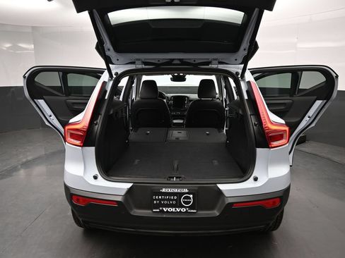 Used 2024 Volvo XC40 B5 Plus w/ Protection Package Premier AWD/4WD image 9