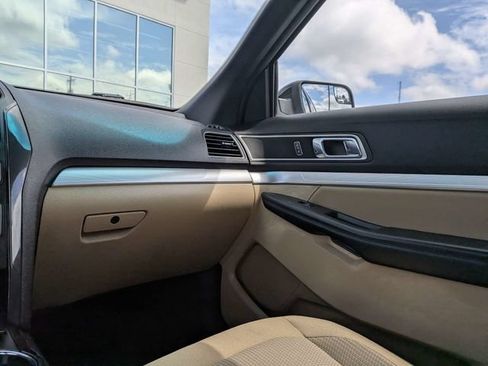 Used 2017 Ford Explorer XLT FWD image 16