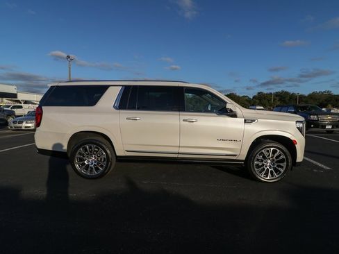 Used 2021 GMC Yukon XL Denali w/ Denali Ultimate Package image 11