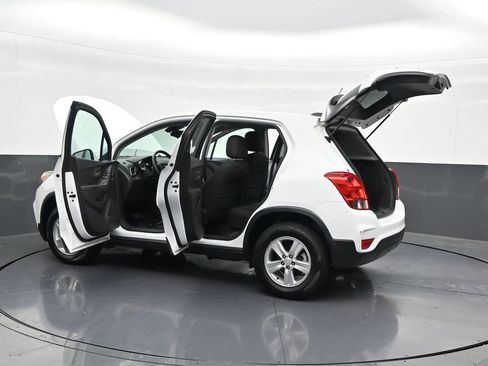 Used 2022 Chevrolet Trax LS w/ Tint and Cruise Package AWD/4WD image 36