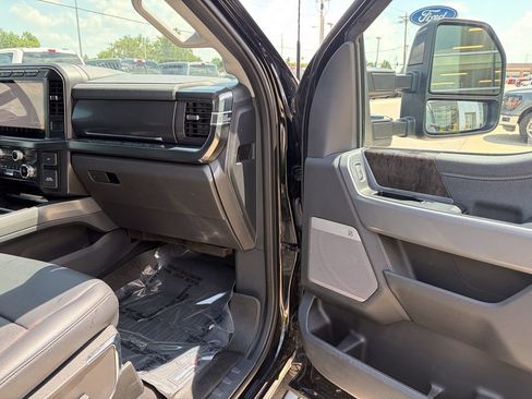 Certified 2024 Ford F250 Lariat w/ Lariat Ultimate Package AWD/4WD image 17
