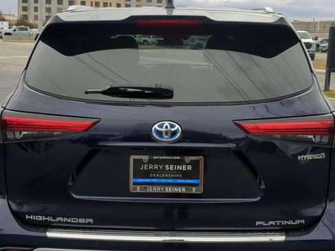 Used 2021 Toyota Highlander Platinum image 14