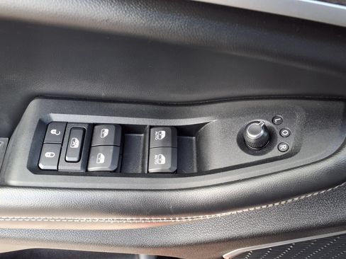 Used 2022 Jeep Grand Cherokee L Limited AWD/4WD image 9
