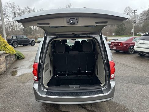 Used 2019 Dodge Grand Caravan SE FWD image 6