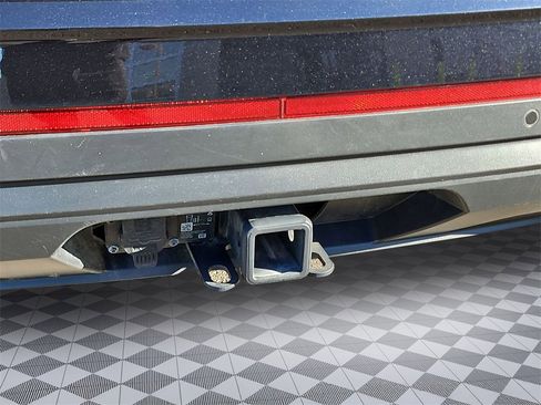 Used 2025 Volkswagen Atlas SE image 32