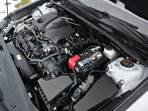 Used 2022 Toyota Camry SE w/ Cold Weather Package image 16