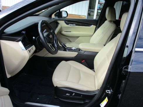 Used 2018 Cadillac XT5 FWD image 16