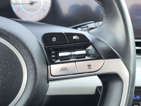 Used 2025 Hyundai Elantra Limited FWD image 19
