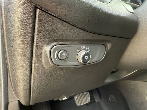 Used 2018 Chevrolet Equinox LS image 18