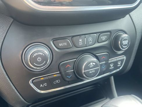 Used 2019 Jeep Cherokee Limited AWD/4WD image 26