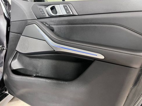 Used 2019 BMW X5 xDrive50i w/ M Sport Package image 18