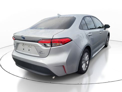 Used 2025 Toyota Corolla LE w/ LE Premium Package FWD image 7