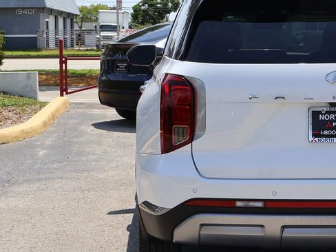 Used 2024 Hyundai Palisade SEL FWD image 16