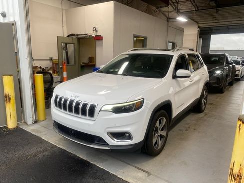 Used 2019 Jeep Cherokee Limited w/ Technology Group AWD/4WD image 2