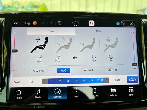 Used 2023 Chrysler Pacifica Limited FWD image 32