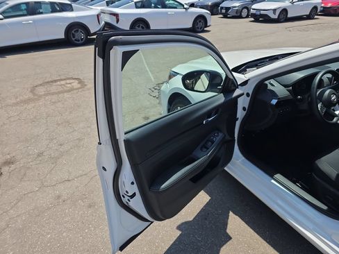 Used 2025 Nissan Altima 2.5 SV FWD image 10