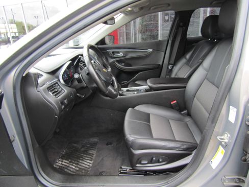 Used 2018 Chevrolet Impala LT image 19